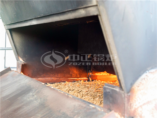 緩緩進入中正生物質鍋爐爐膛內(nèi)部的生物質顆粒燃料